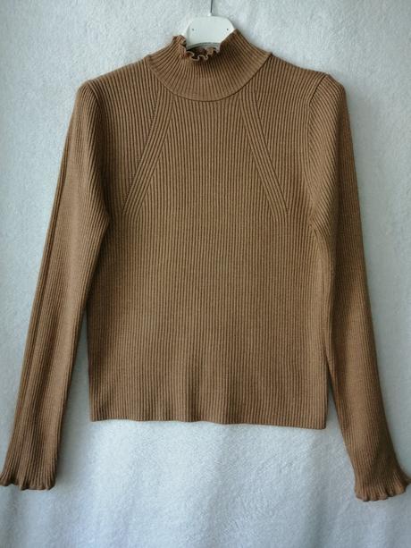 Pekný pulóver - polorolak, stradivarius,m