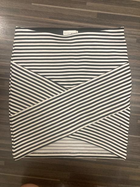 Atypická sukňa pasikova, s