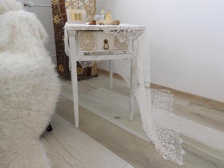 Stolík príručný drevený,, 