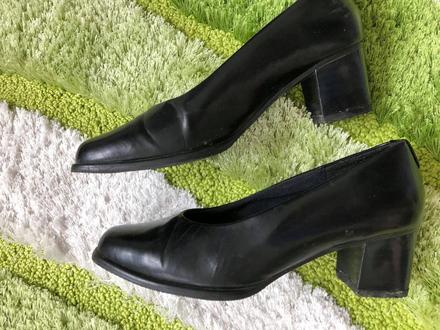 Čierne lodičky, 36