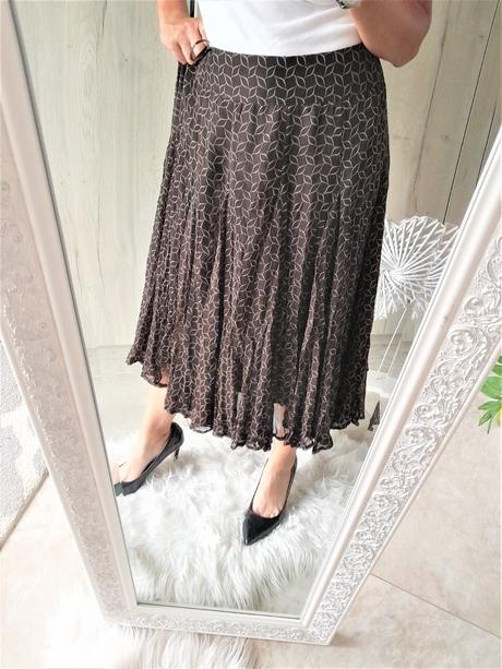 Hnedá sukňa-42, 42