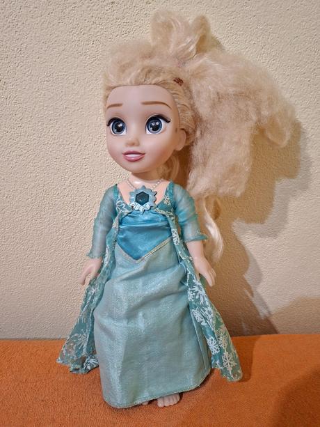 Spievajúa elza (výška cca 30 cm),