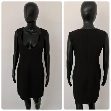 Dámske čierne šaty s výstrihom do v (38), m