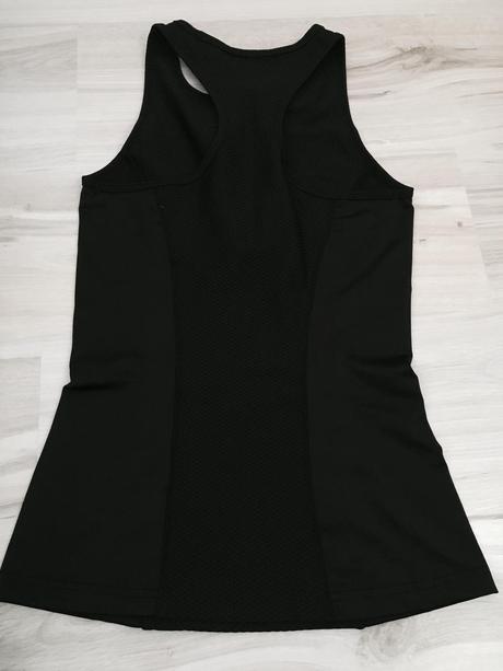 Čierne fitness tielko na cvičenie, xs