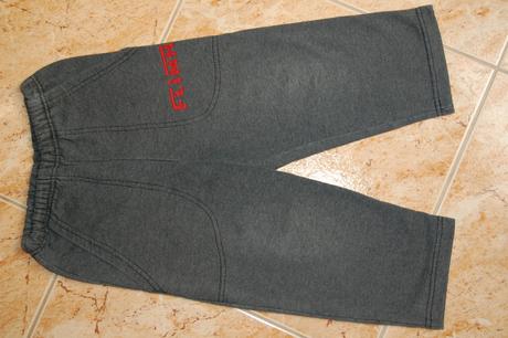 Šedé tepláčiky, 98