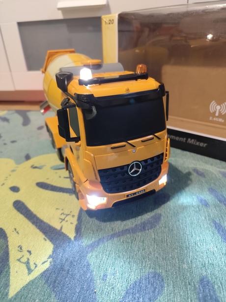 Mercedes miešačka na ovládanie,