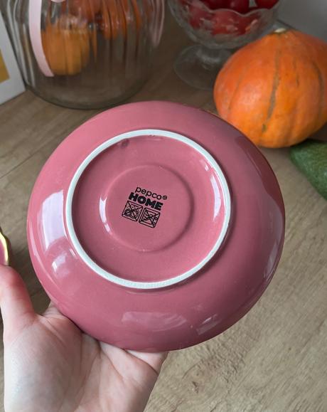 Ružovofialová keramická šálka s podšálkou, 