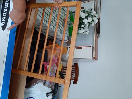 Predám detskú drevenú postieľku s matracom a chrán, šírka (cm): 60,dĺžka (cm): 130