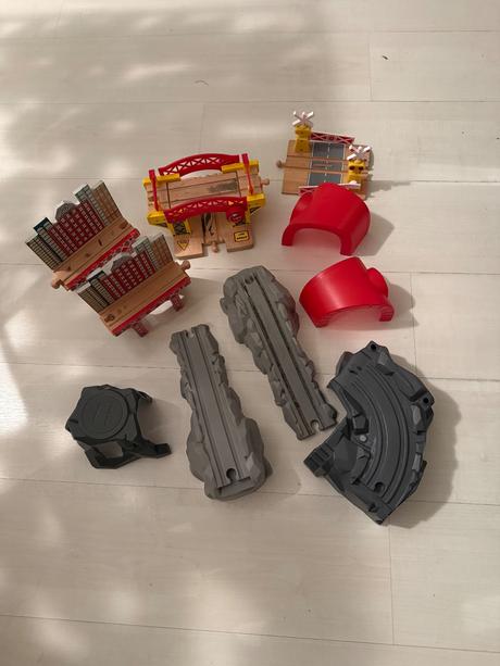 Drevené koľajnice s príslušenstvom., 