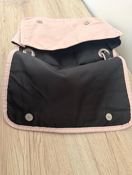 Mustang malá čierno-ružová crossbody kabelka, 
