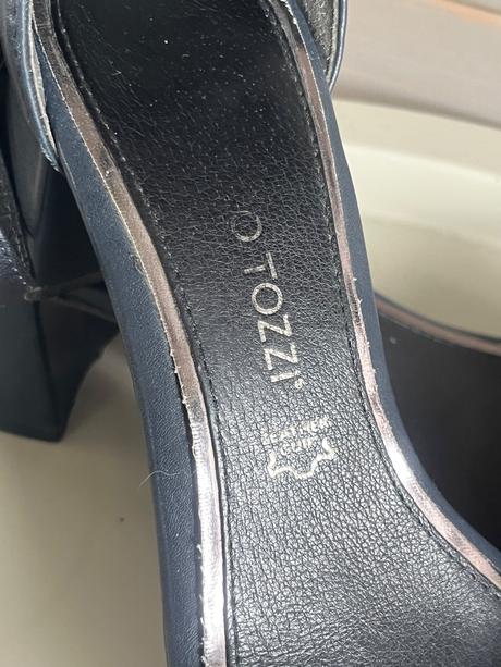 Tmavomodré kožené sandále marco tozzi s mašľou, 38