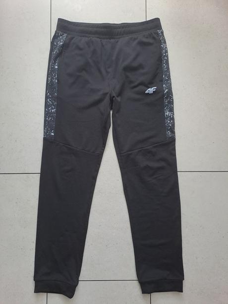 Štýlové tepláky, 140