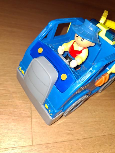 Traktor s farmárom a zvieratkami, 