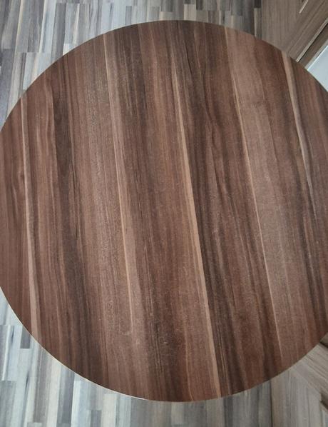 Okrúhly stôl, farba slivka, priemer 90 cm,