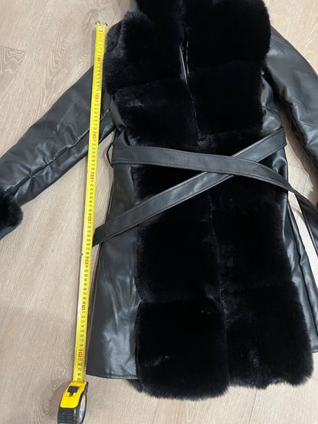 Zimnà bunda s kožušinou, s