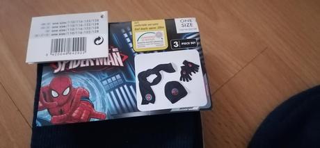 Nenosená čiapka a šál, 104