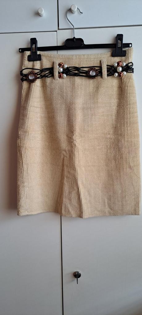 Menčestrová sukňa v. s, s