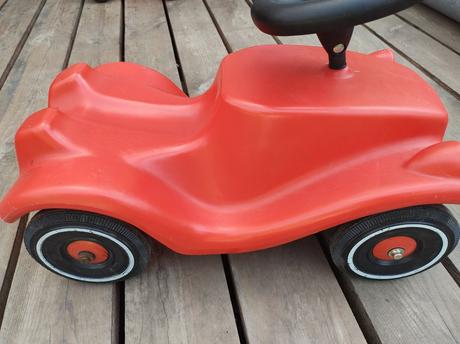 Bobby car s elektrickým kormidlom,