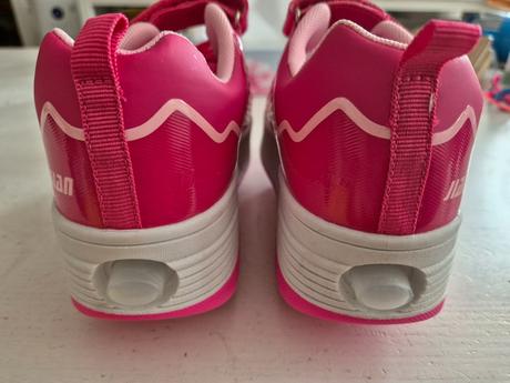 Kolieskové botasky, 33