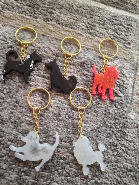 Klucenky odliate z epoxidu, 