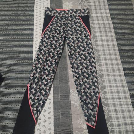 Športové legíny, 128