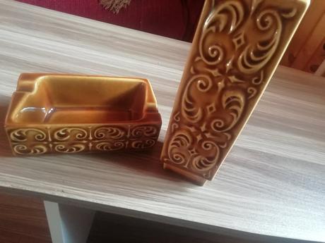 Váza s popolníkom, 