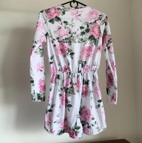 Overal s motivem ruzovych kvetin, m