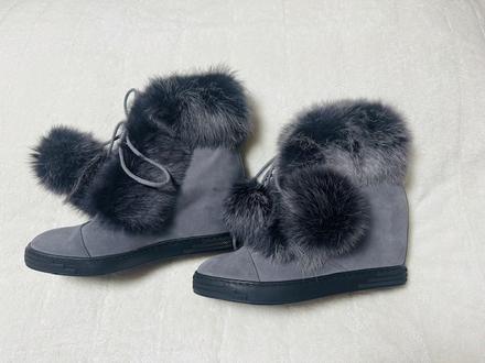 Kotníkové sivé čižmičky s kožušinkou na uviazanie, 40