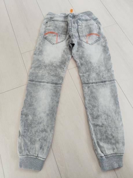 Predám riflové teplaky, chapter young,152