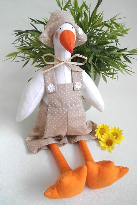 Húska v béžovom šate, 