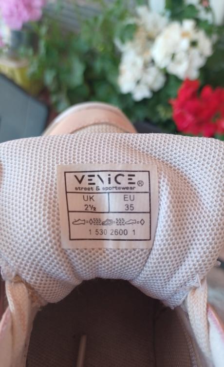 Botasky, deichmann,35