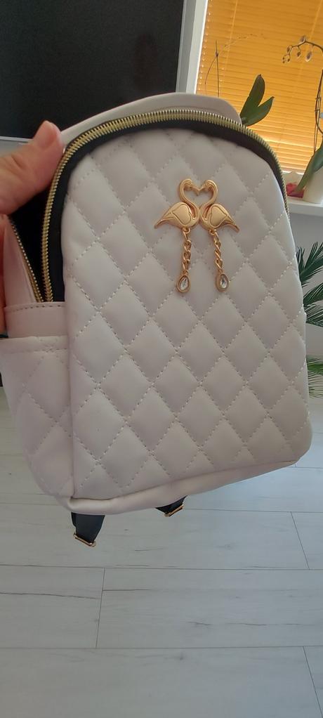 Malý baťoh s kapsičkou (nepoužitý-vhodny ako dar),