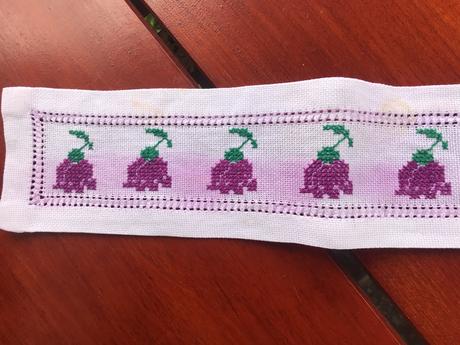 2 výšivky - tenké dlhé štóly,