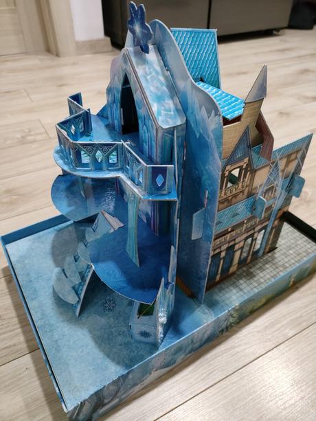 Papierovy zamok frozen, 