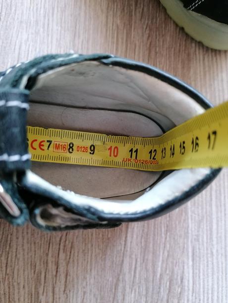 Čierne sandalky, 20