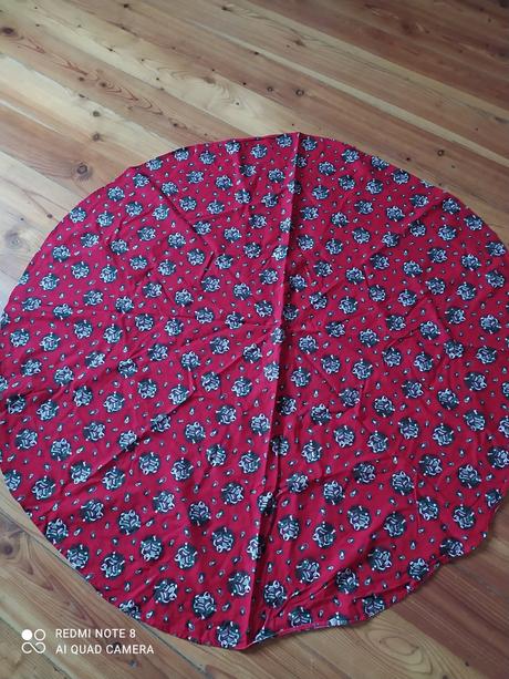 Vianočny obrus kruh priemer 132 - 12 eur,