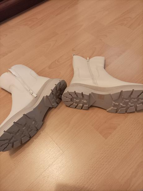 Štýlové kotníkové čižmy už aj s poštou, 40