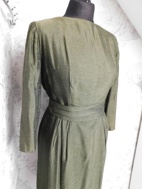 Brigitte pekne vintage šaty, 42