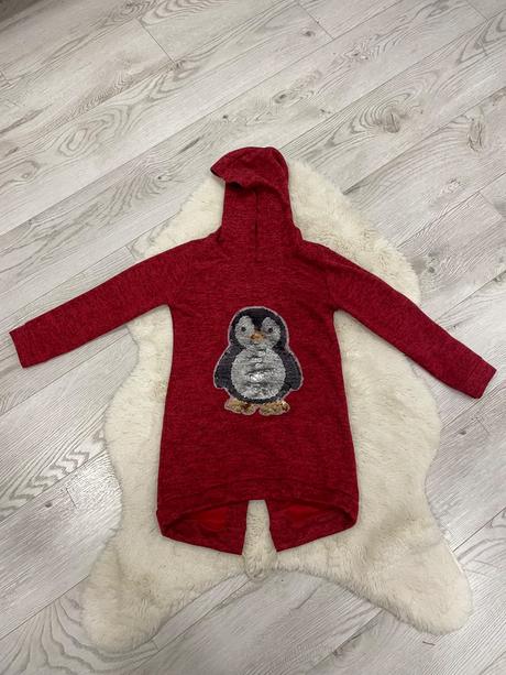 Mikinka s tučniakom, 110