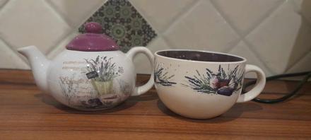 Čajník a šálka s motívom levandule, 