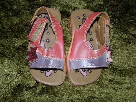 Pútajúce sandáliky pre dievčatko, 22