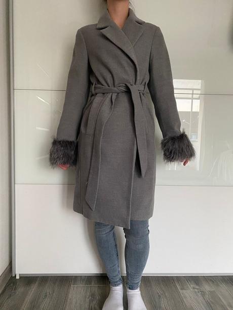 Šedý kabát, calliope,s