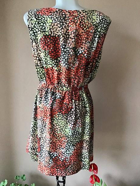 Pekné šaty apricot /49, 40