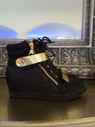 Kotnikove topanky so zlatymi ozdobami, 39