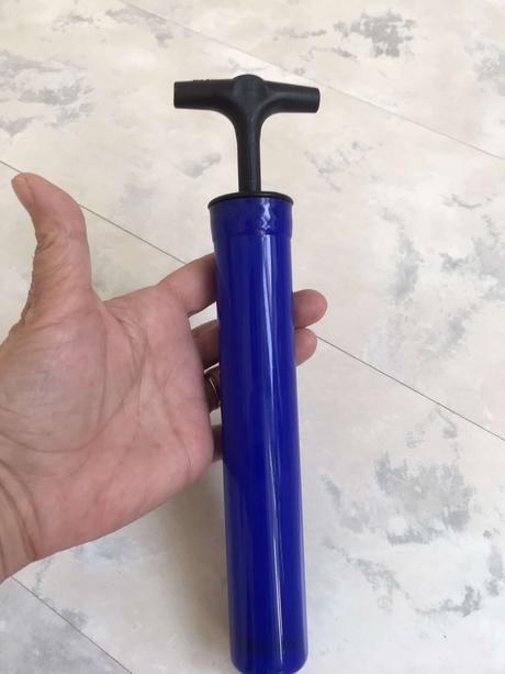 Ručná pumpa na nafukovanie lôpt,