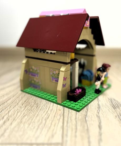 Lego friends 3189 stajne v heartlake, 