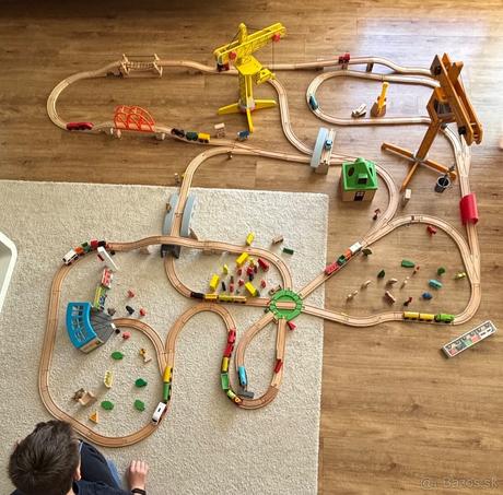 Obrovska vlakova trat s prislusenstvom, 