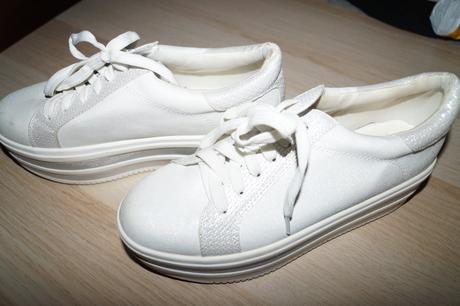 Vyvýšené tenisky, 39