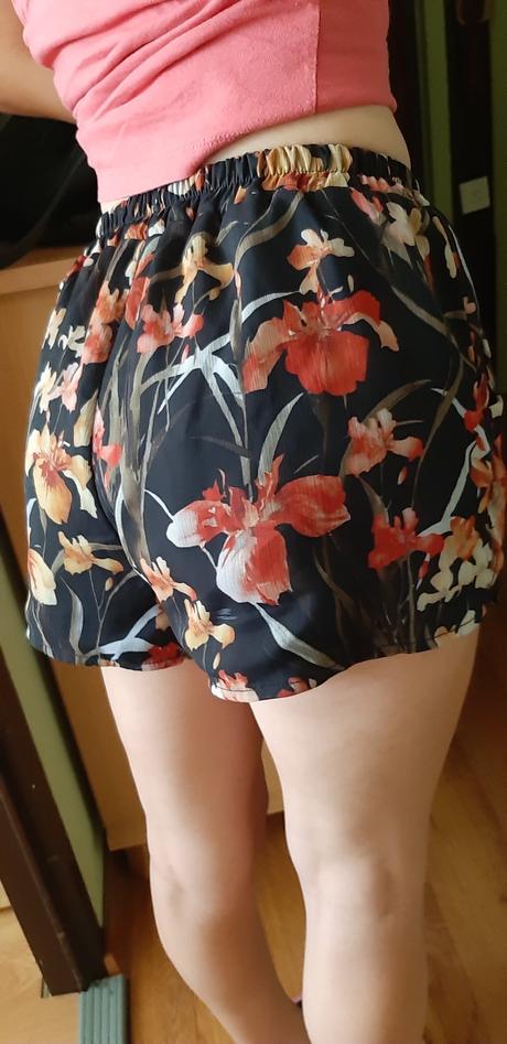 Kvetinové voľné šortky, xs