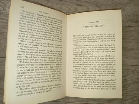 Tolkien - hobbit paperback, 